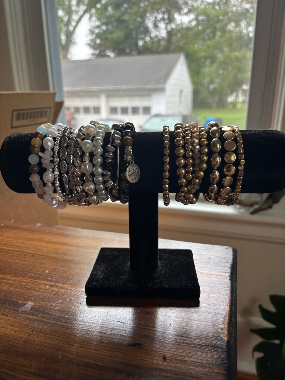 Mixed Bead and Stretch Bracelet Set - Pearl White & Gold Tones